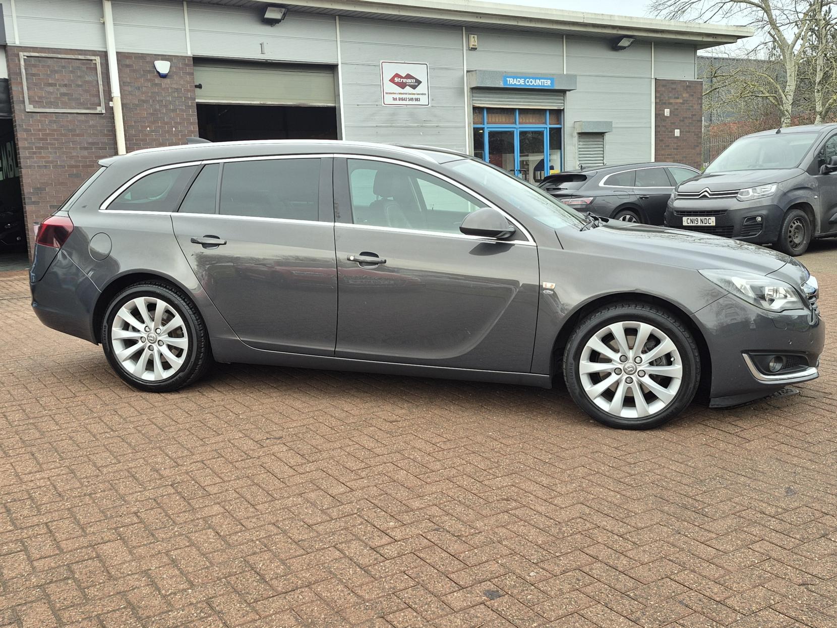Vauxhall Insignia 2.0 CDTi Elite Nav Sports Tourer 5dr Diesel Auto Euro 6 (170 ps)