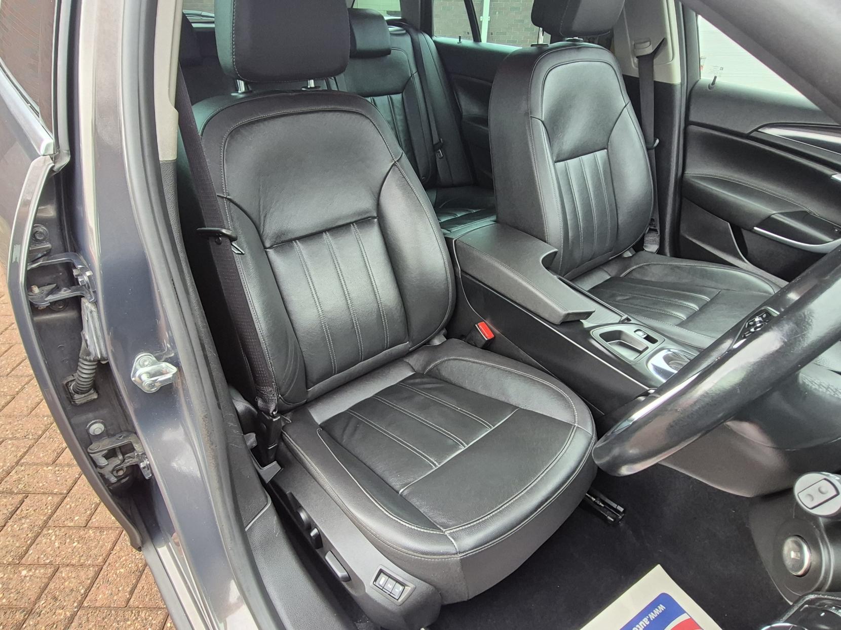 Vauxhall Insignia 2.0 CDTi Elite Nav Sports Tourer 5dr Diesel Auto Euro 6 (170 ps)