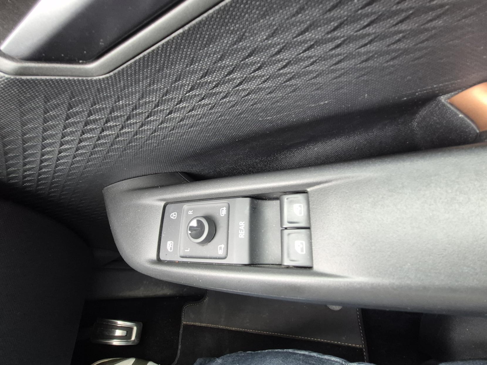 CUPRA Born e-Boost 58kWh V2 Hatchback 5dr Electric Auto (230 ps)