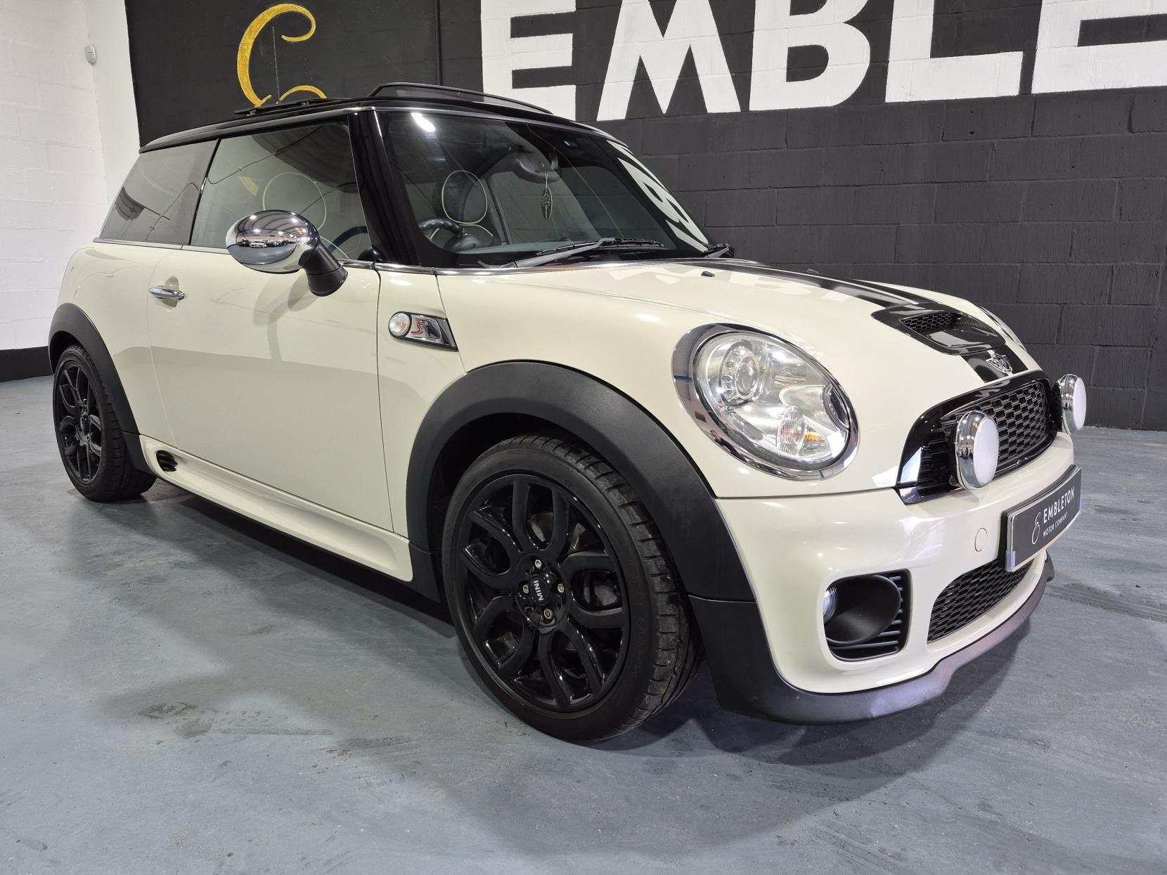 MINI Hatch 1.6 Cooper S Hatchback 3dr Petrol Manual Euro 4 (175 ps)