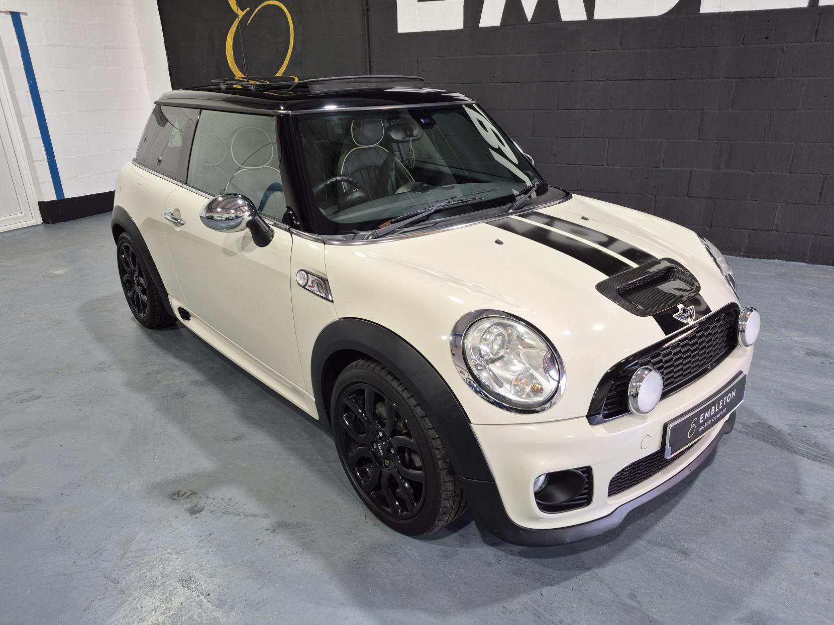 MINI Hatch 1.6 Cooper S Hatchback 3dr Petrol Manual Euro 4 (175 ps)