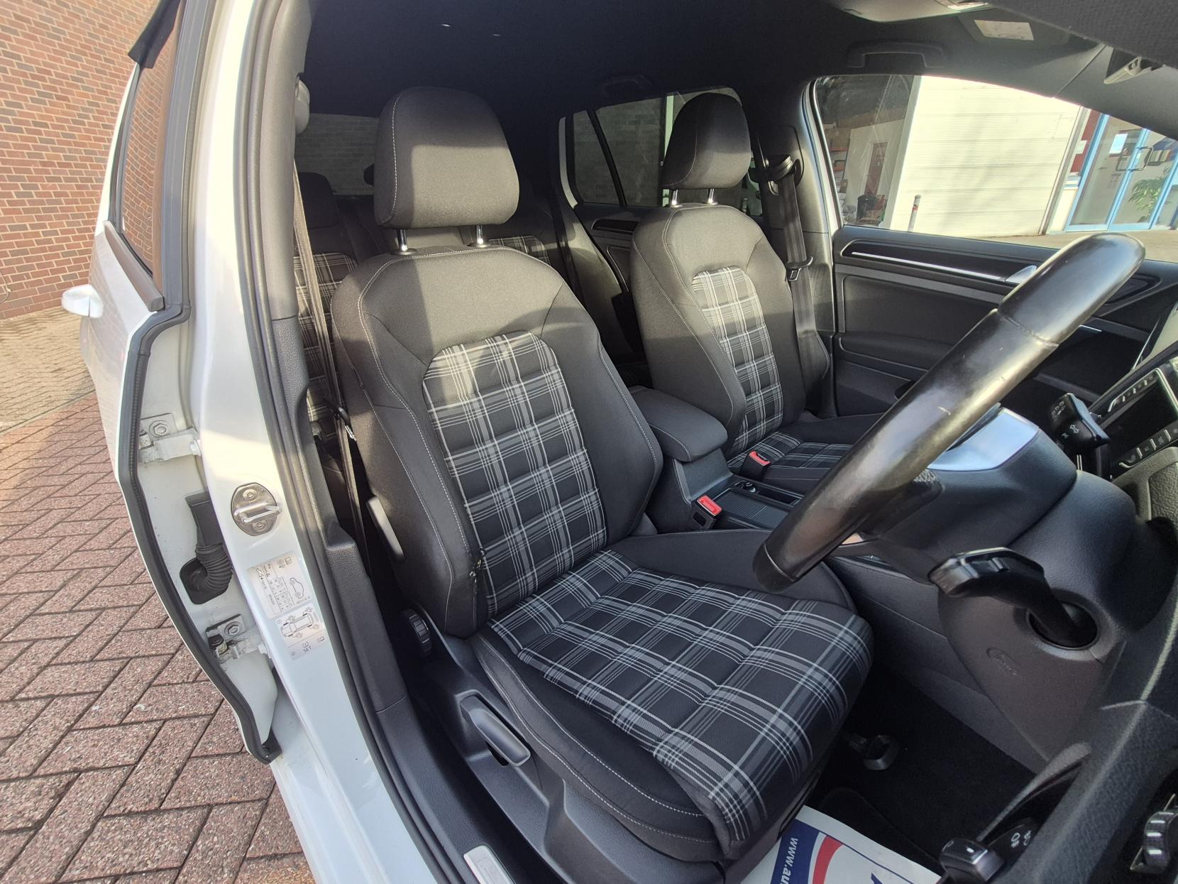 Volkswagen Golf 2.0 TDI BlueMotion Tech GTD Hatchback 5dr Diesel Manual Euro 6 (s/s) (184 ps)