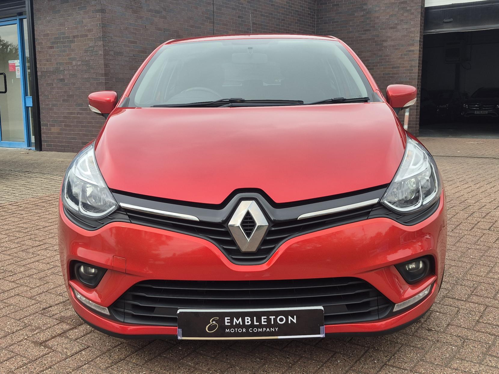 Renault Clio 0.9 TCe Iconic Hatchback 5dr Petrol Manual Euro 6 (s/s) (75 ps)