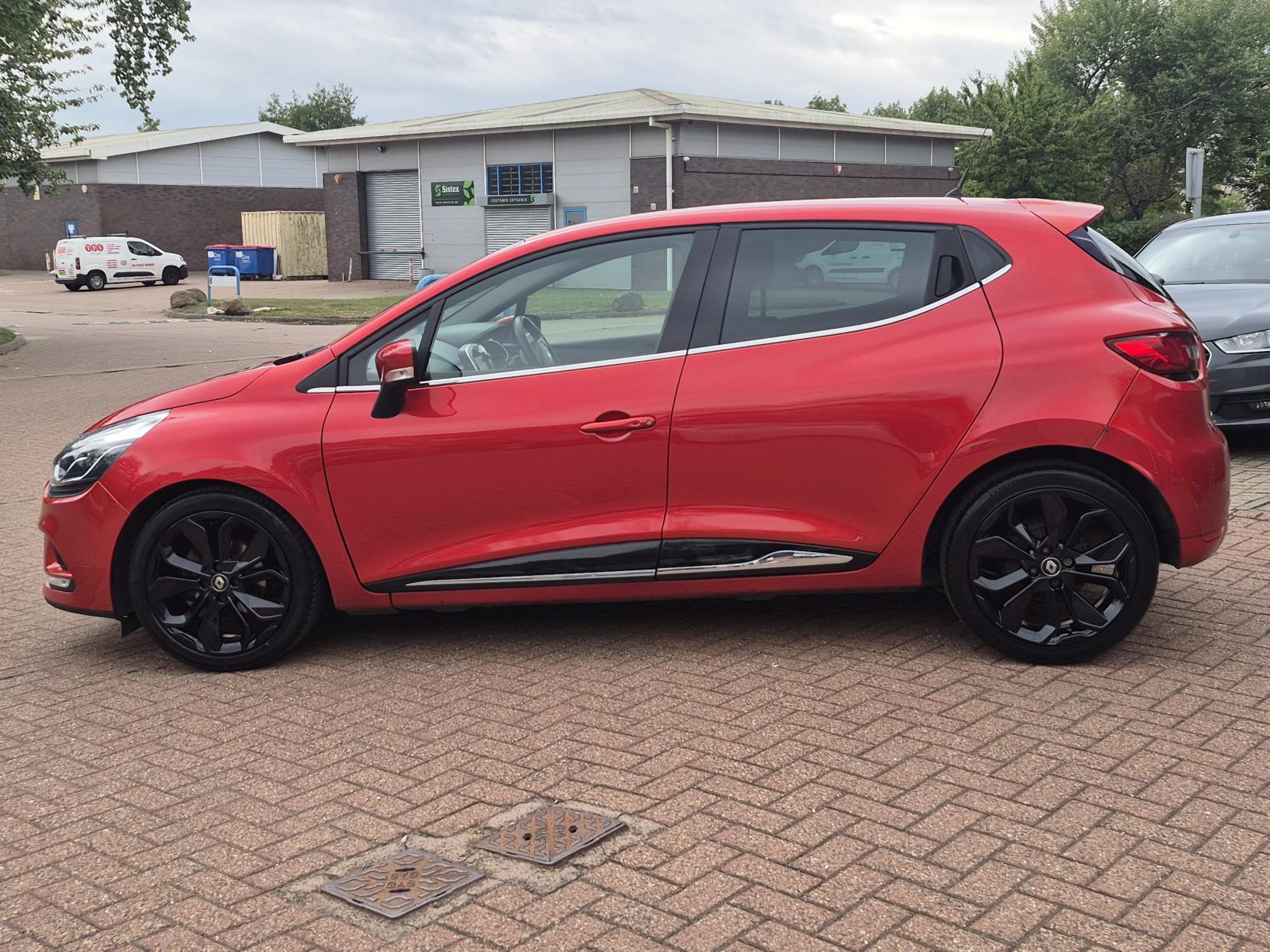 Renault Clio 0.9 TCe Iconic Hatchback 5dr Petrol Manual Euro 6 (s/s) (75 ps)