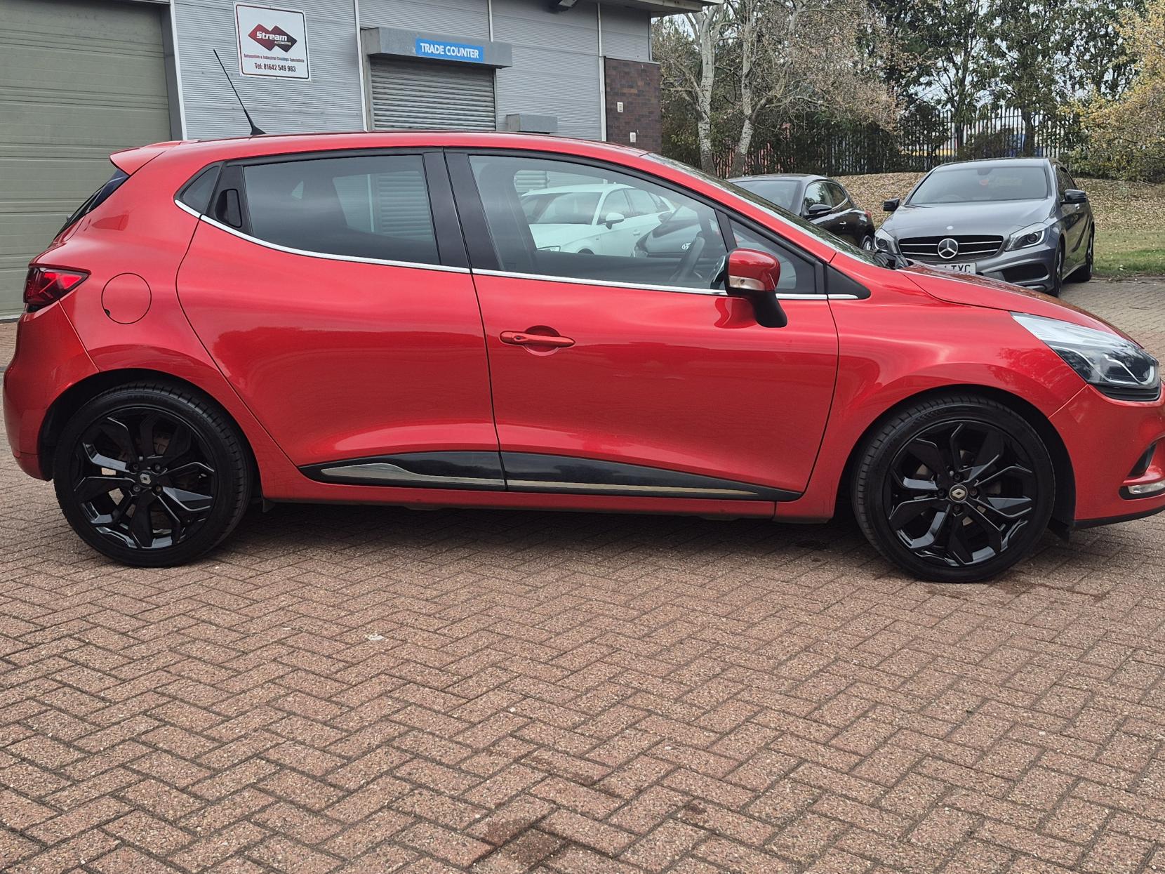 Renault Clio 0.9 TCe Iconic Hatchback 5dr Petrol Manual Euro 6 (s/s) (75 ps)