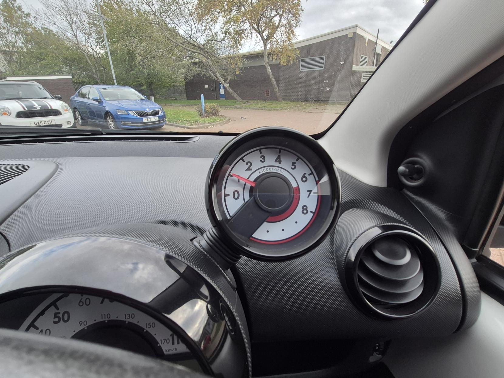 Citroen C1 1.0i Platinum Hatchback 5dr Petrol Manual Euro 5 (68 ps)