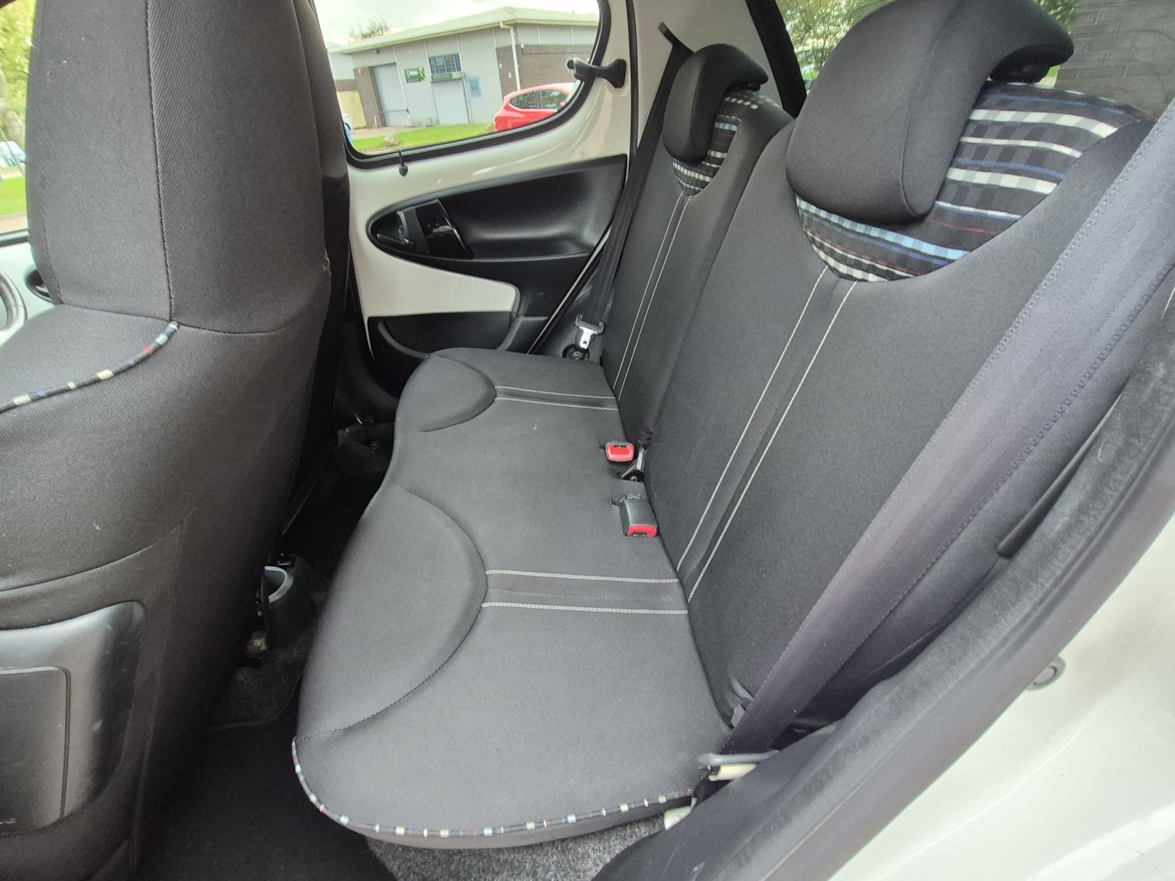 Citroen C1 1.0i Platinum Hatchback 5dr Petrol Manual Euro 5 (68 ps)