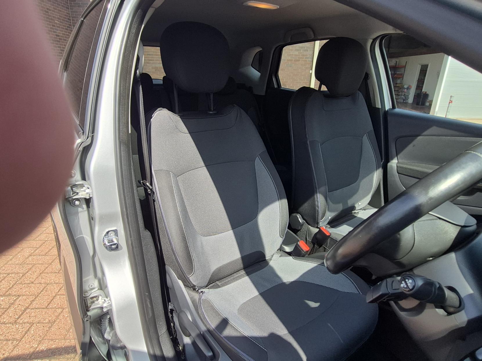 Renault Captur 1.5 dCi ENERGY Dynamique S Nav SUV 5dr Diesel Manual Euro 6 (s/s) (90 ps)