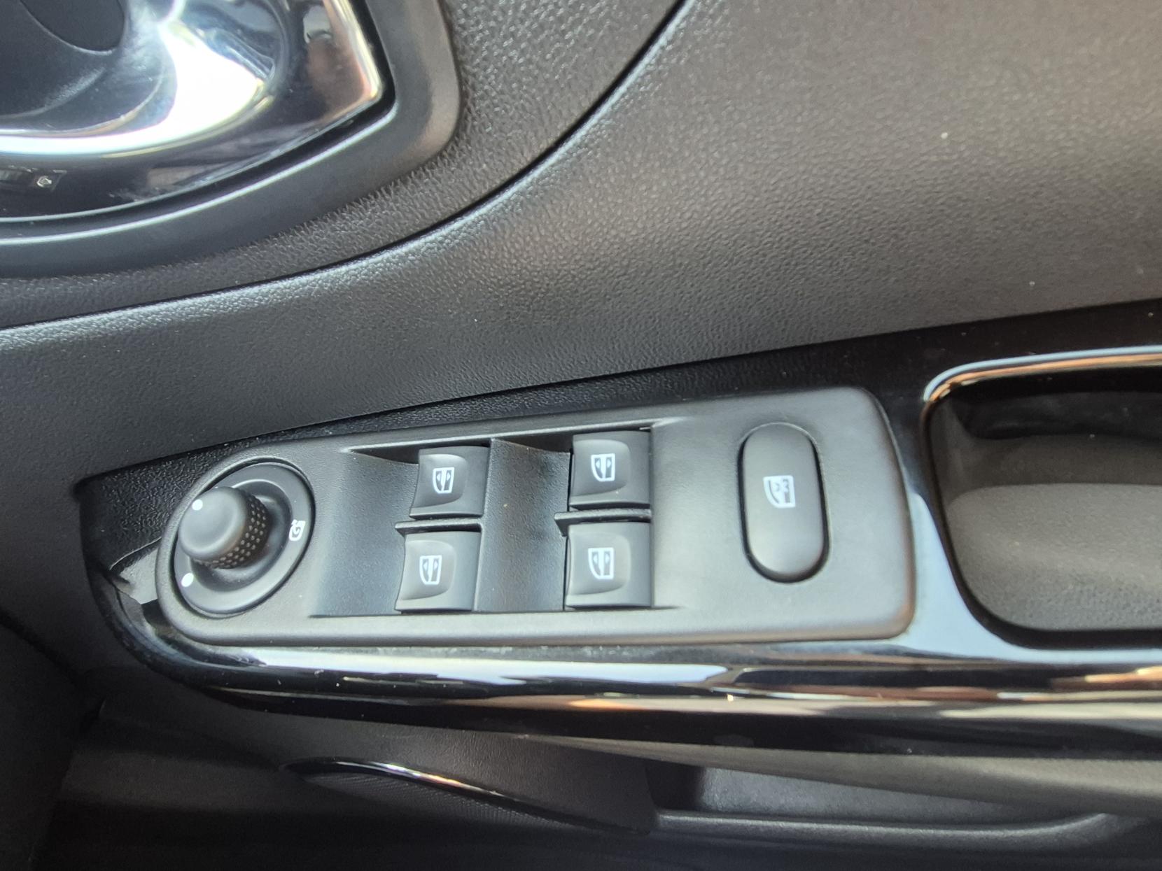 Renault Captur 1.5 dCi ENERGY Dynamique S Nav SUV 5dr Diesel Manual Euro 6 (s/s) (90 ps)