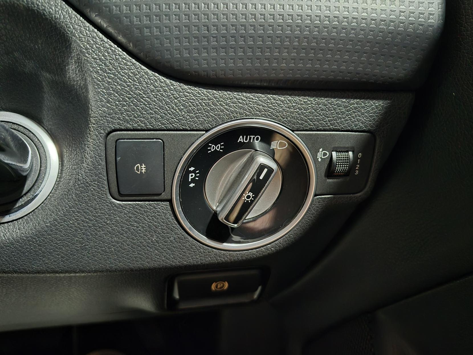 Mercedes-Benz A Class 1.5 A180 CDI SE Hatchback 5dr Diesel 7G-DCT Euro 5 (s/s) (109 ps)