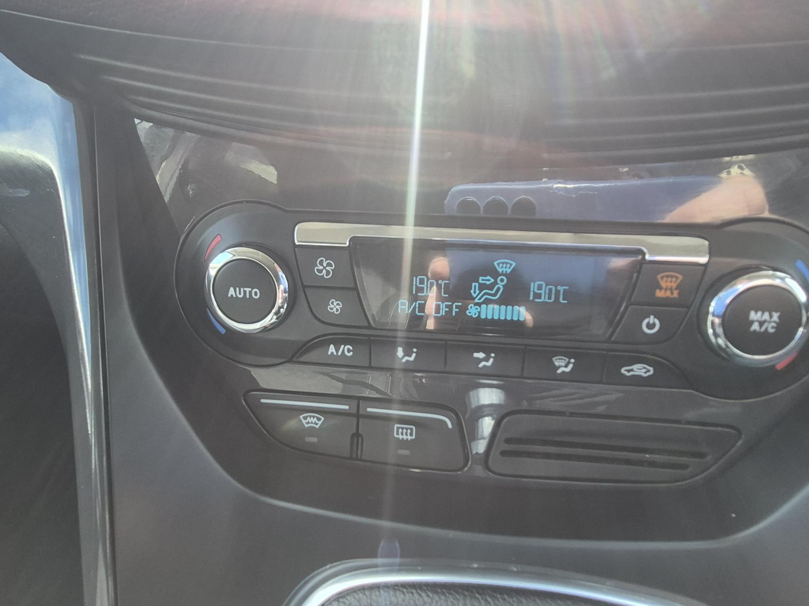 Ford Kuga 2.0 TDCi Titanium SUV 5dr Diesel Manual 2WD Euro 5 (140 ps)