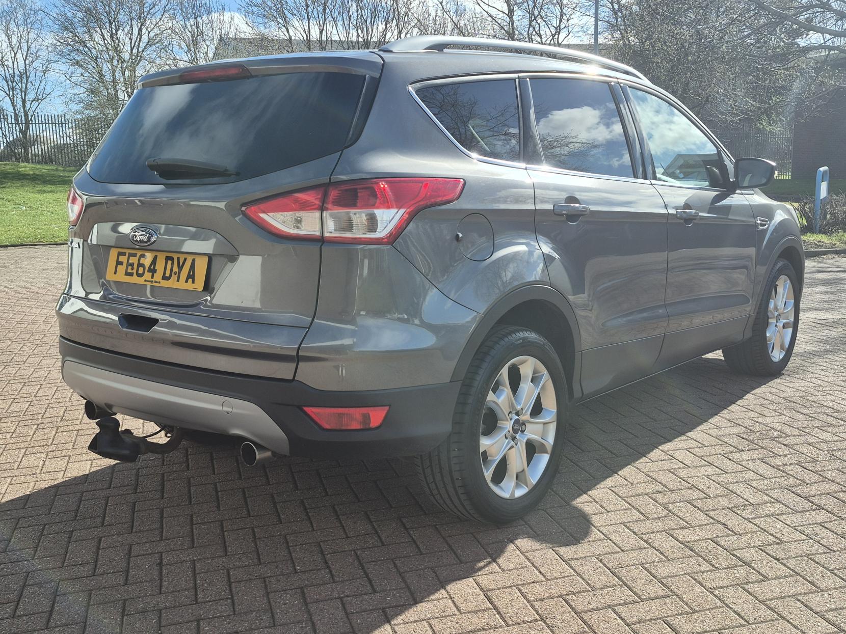 Ford Kuga 2.0 TDCi Titanium SUV 5dr Diesel Manual 2WD Euro 5 (140 ps)
