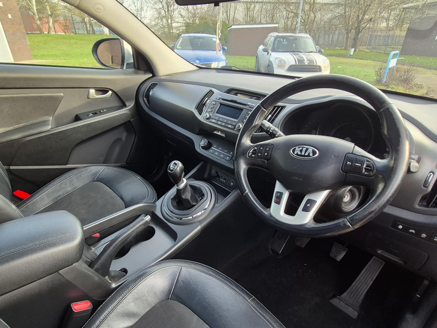 Kia Sportage 1.7 CRDi EcoDynamics 2 SUV 5dr Diesel Manual 2WD Euro 5 (s/s) (114 bhp)