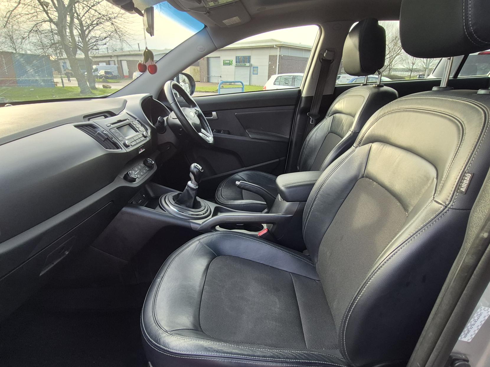 Kia Sportage 1.7 CRDi EcoDynamics 2 SUV 5dr Diesel Manual 2WD Euro 5 (s/s) (114 bhp)