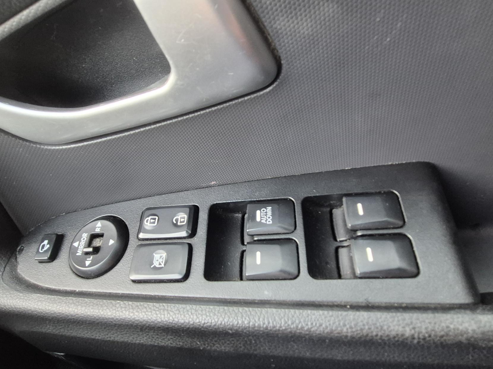 Kia Sportage 1.7 CRDi EcoDynamics 2 SUV 5dr Diesel Manual 2WD Euro 5 (s/s) (114 bhp)