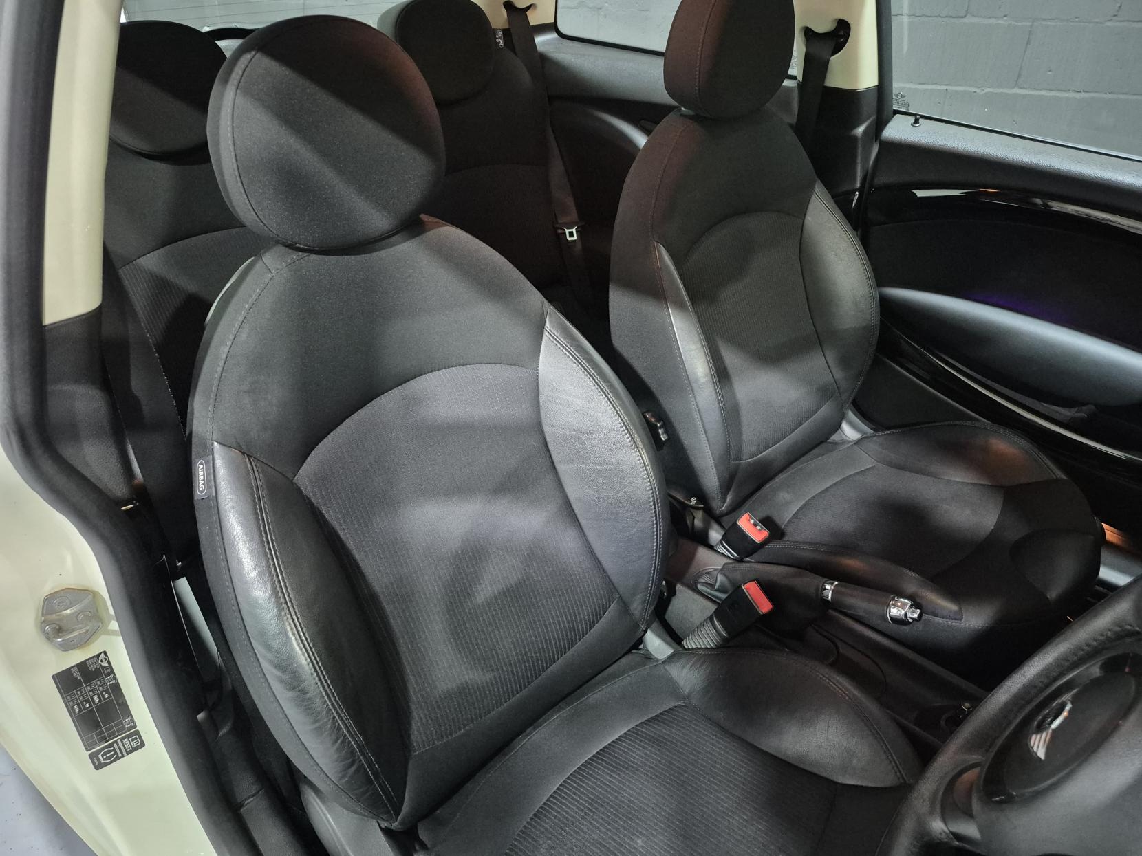 MINI Hatch 1.6 Cooper S Hatchback 3dr Petrol Manual Euro 5 (s/s) (184 ps)