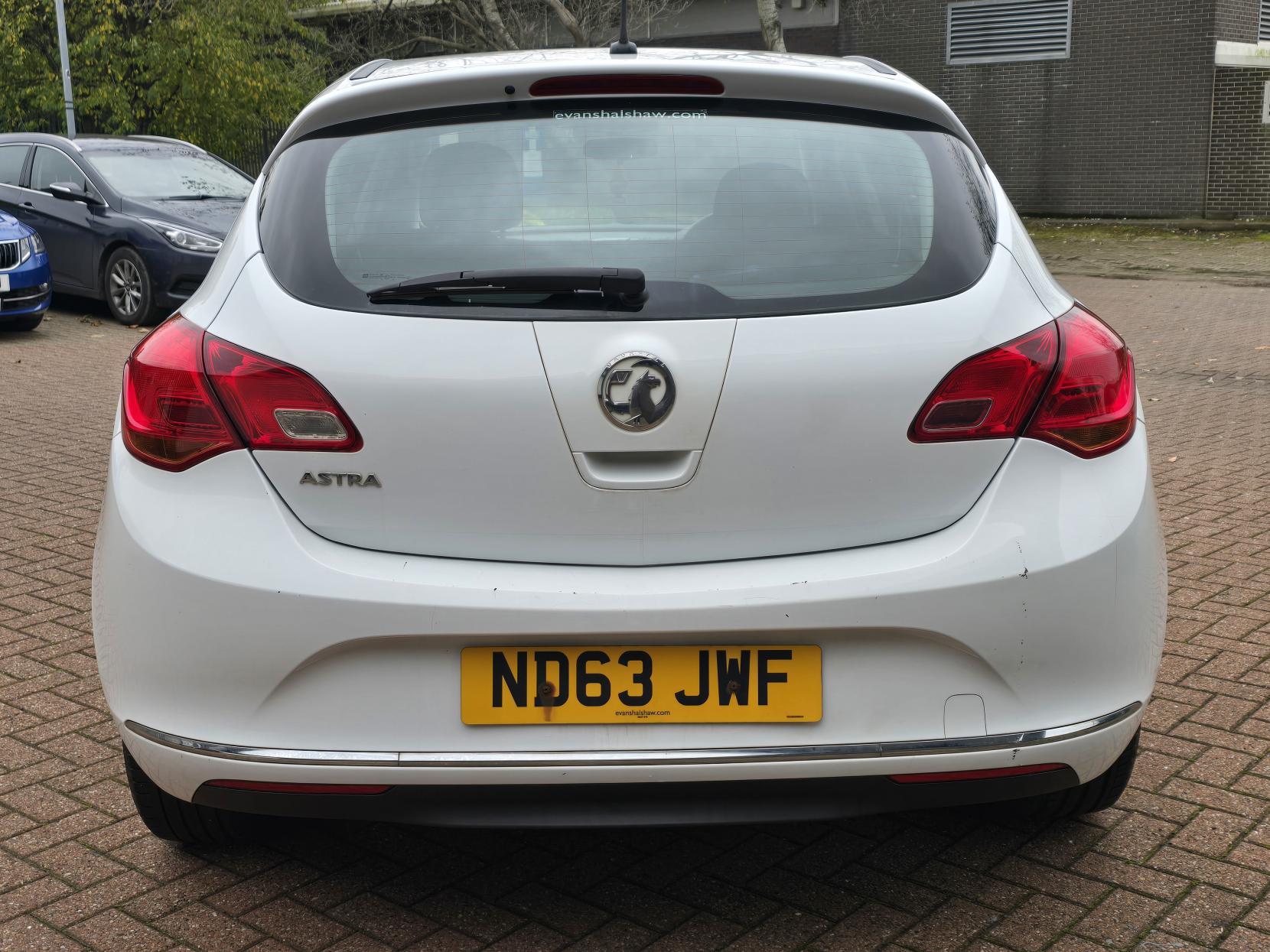 Vauxhall Astra 1.4 16v Energy Hatchback 5dr Petrol Manual Euro 5 (100 ps)