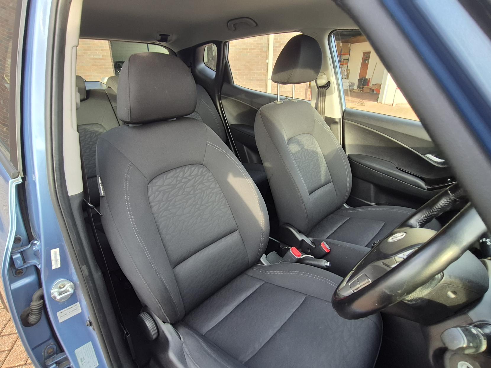 Hyundai ix20 1.4 Active Hatchback 5dr Petrol Manual Euro 5 (90 bhp)