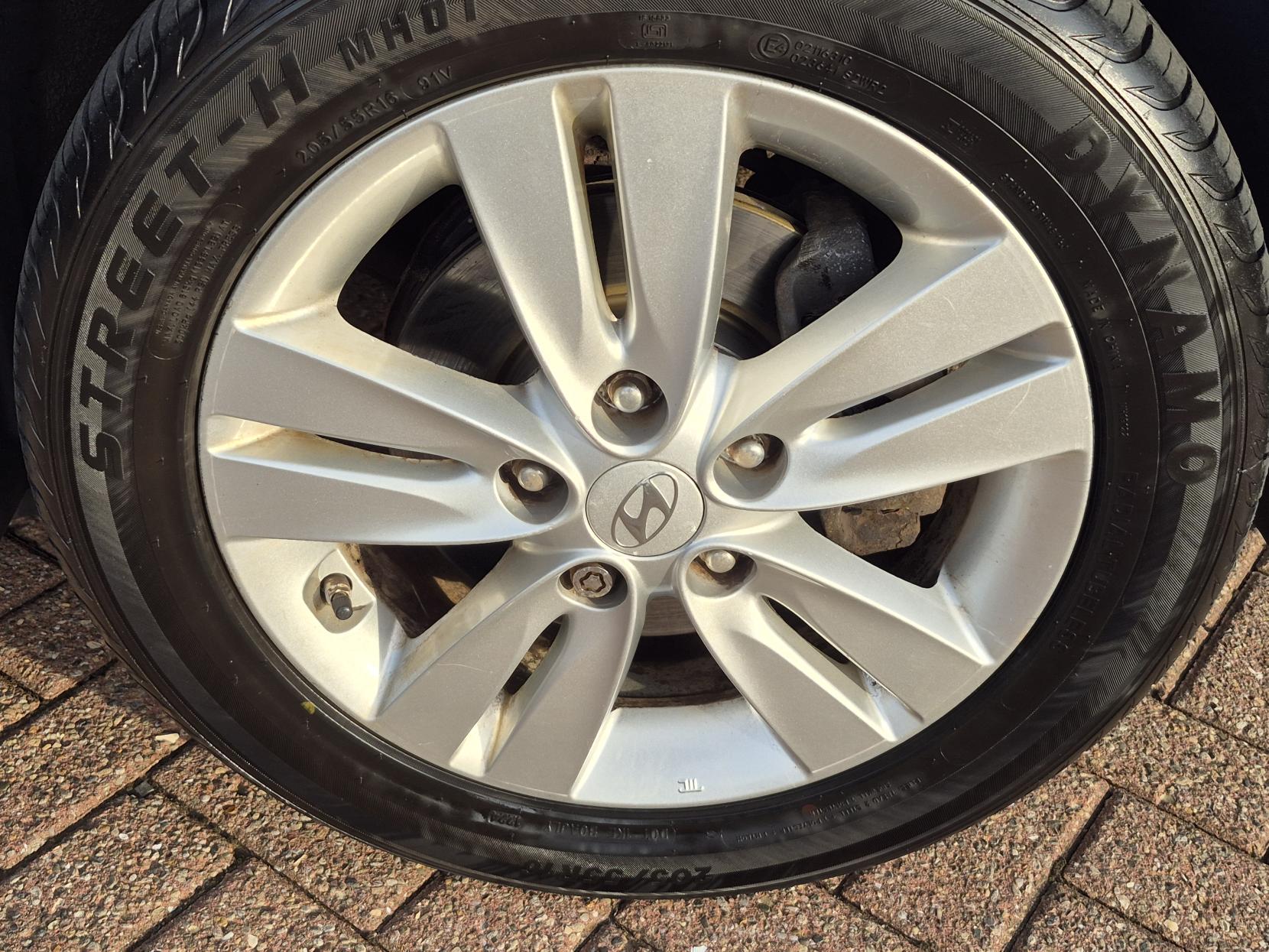 Hyundai ix20 1.4 Active Hatchback 5dr Petrol Manual Euro 5 (90 bhp)