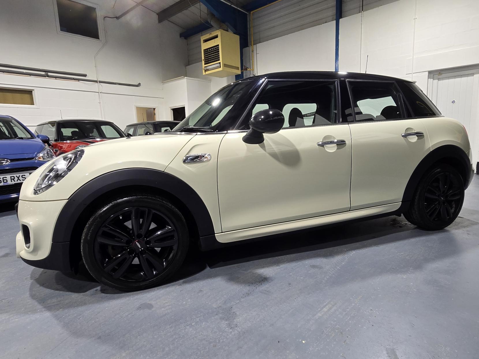 MINI Hatch 2.0 Cooper S Sport Hatchback 5dr Petrol Steptronic Euro 6 (s/s) (192 ps)