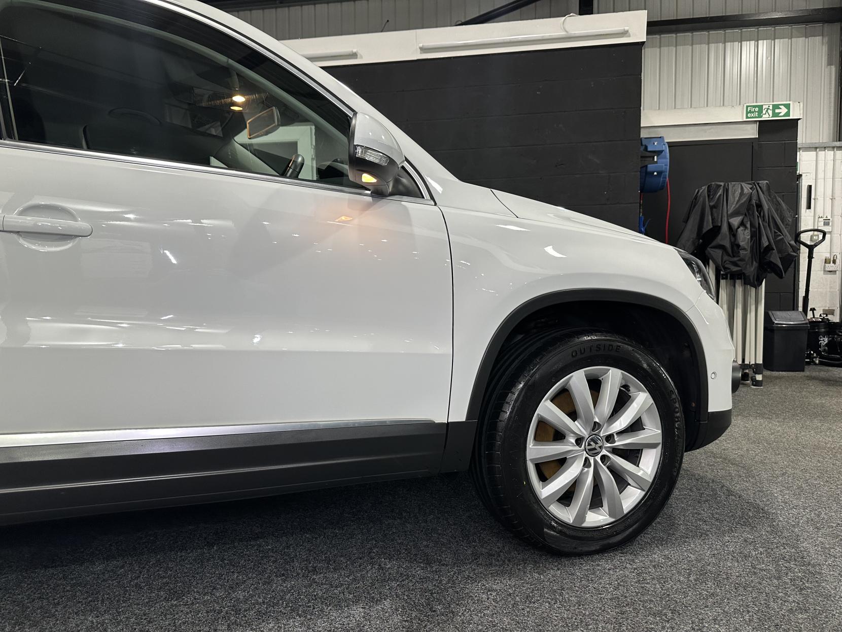 Volkswagen Tiguan 2.0 TDI BlueMotion Tech Match SUV 5dr Diesel Manual 4WD Euro 5 (s/s) (140 ps)