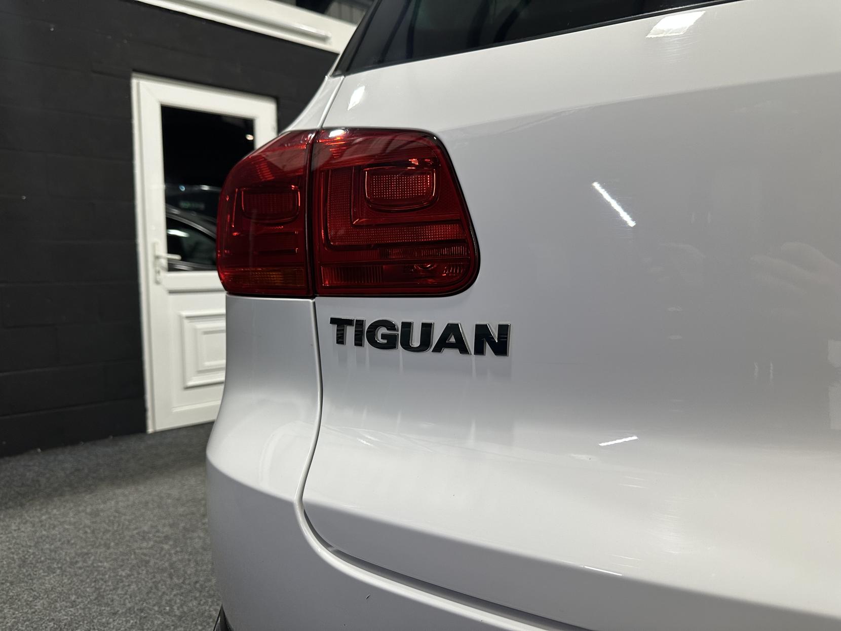 Volkswagen Tiguan 2.0 TDI BlueMotion Tech Match SUV 5dr Diesel Manual 4WD Euro 5 (s/s) (140 ps)