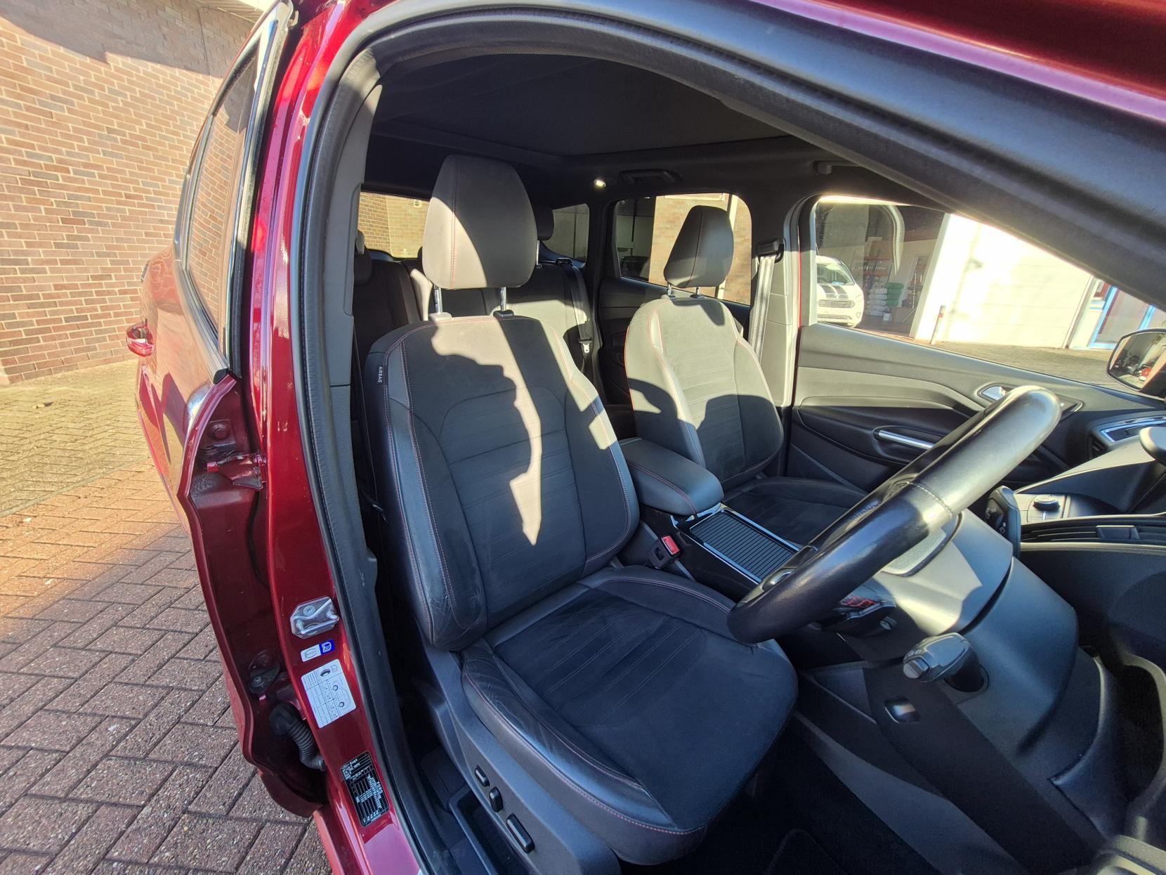 Ford Kuga 2.0 TDCi ST-Line X SUV 5dr Diesel Powershift AWD Euro 6 (s/s) (180 ps)