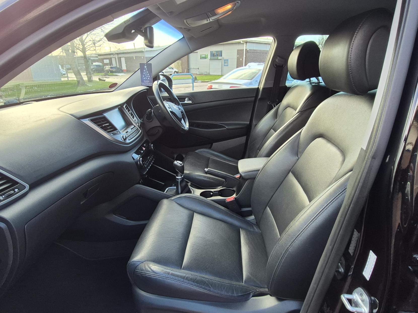 Hyundai TUCSON 1.7 CRDi Blue Drive Premium SUV 5dr Diesel Manual Euro 6 (s/s) (116 ps)