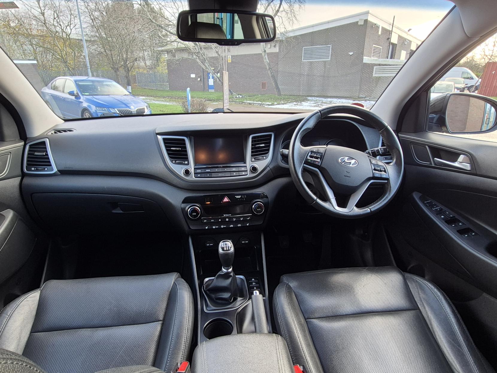 Hyundai TUCSON 1.7 CRDi Blue Drive Premium SUV 5dr Diesel Manual Euro 6 (s/s) (116 ps)