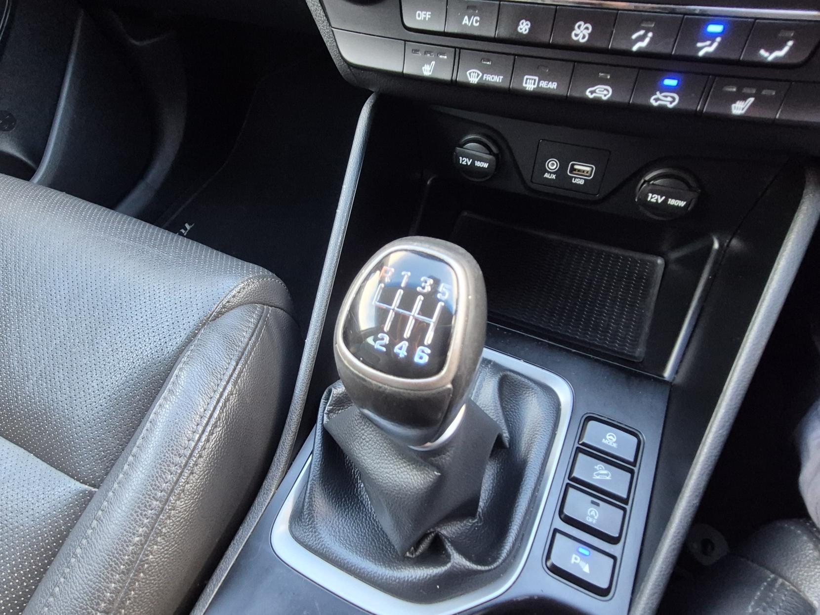 Hyundai TUCSON 1.7 CRDi Blue Drive Premium SUV 5dr Diesel Manual Euro 6 (s/s) (116 ps)