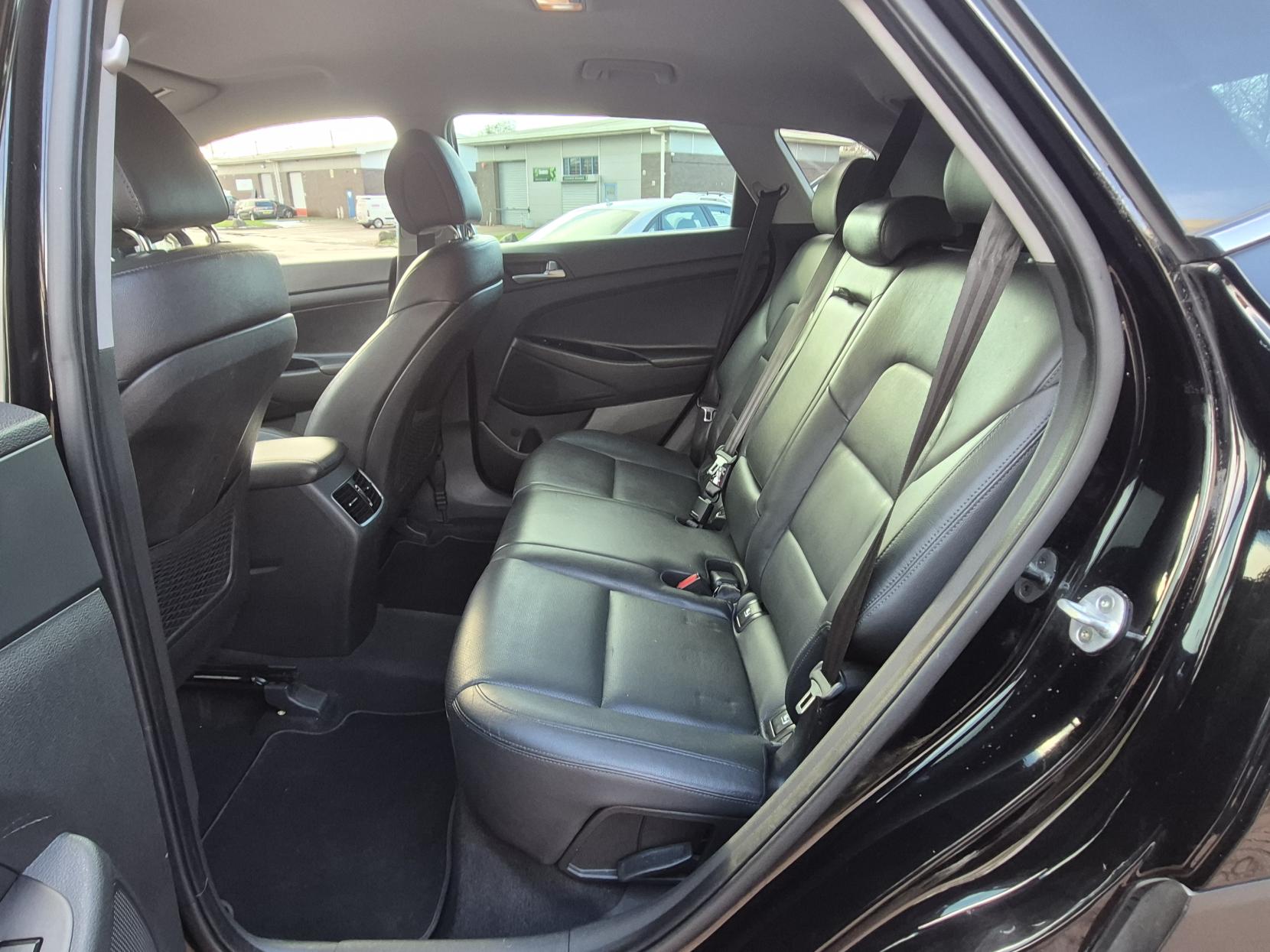 Hyundai TUCSON 1.7 CRDi Blue Drive Premium SUV 5dr Diesel Manual Euro 6 (s/s) (116 ps)