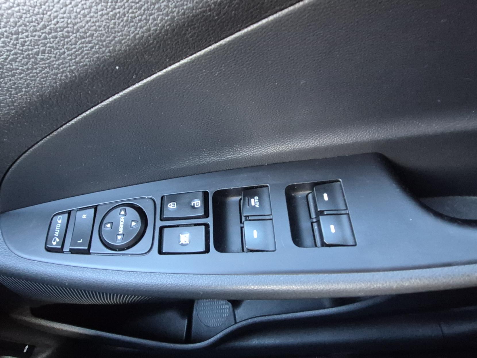 Hyundai TUCSON 1.7 CRDi Blue Drive Premium SUV 5dr Diesel Manual Euro 6 (s/s) (116 ps)