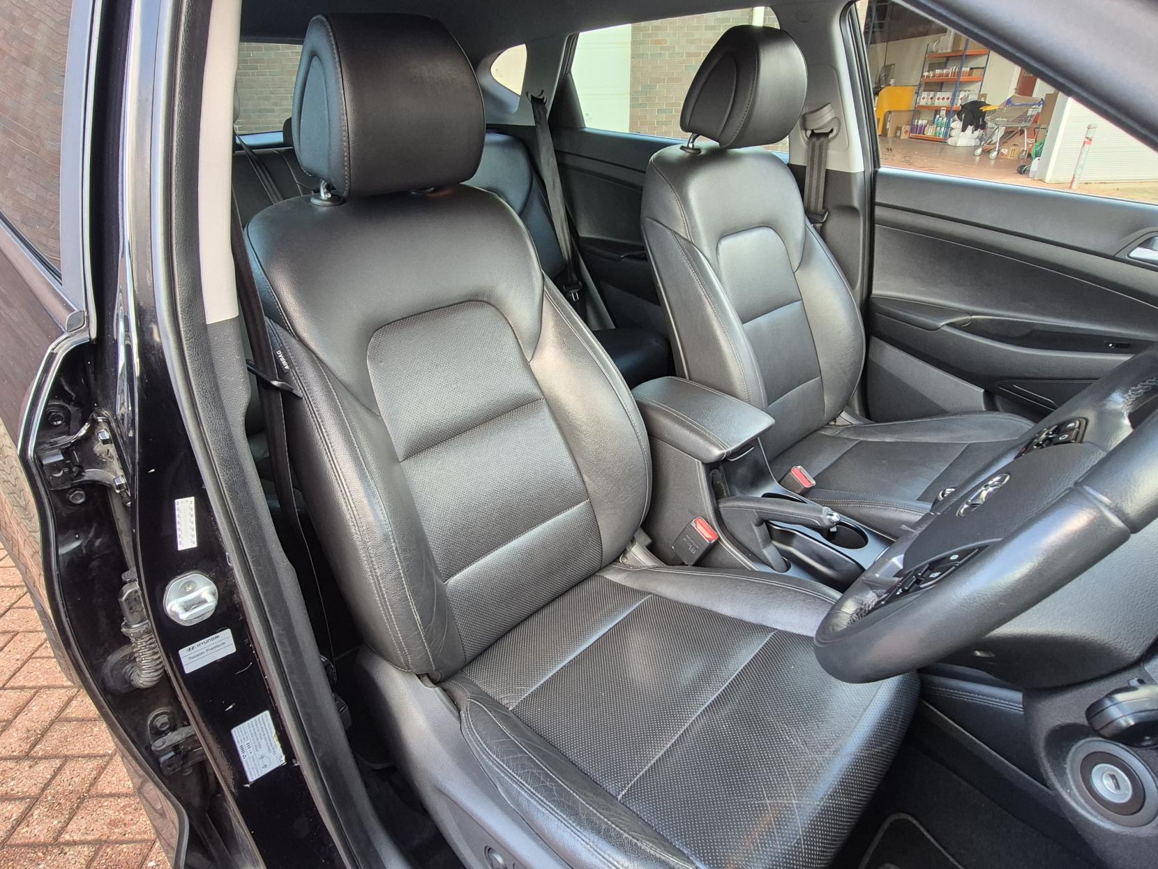 Hyundai TUCSON 1.7 CRDi Blue Drive Premium SUV 5dr Diesel Manual Euro 6 (s/s) (116 ps)