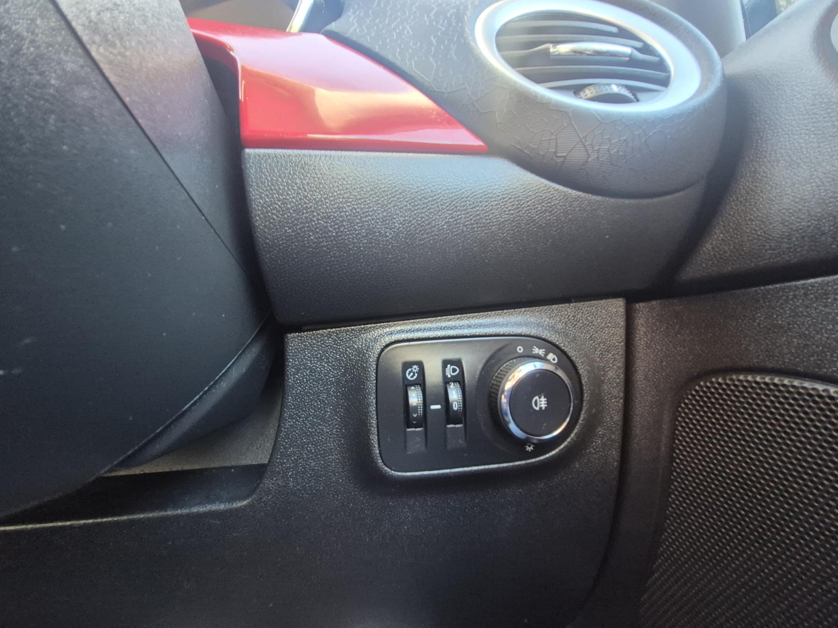 Vauxhall ADAM 1.2 16v ROCKS AIR Hatchback 3dr Petrol Manual Euro 5 (70 ps)