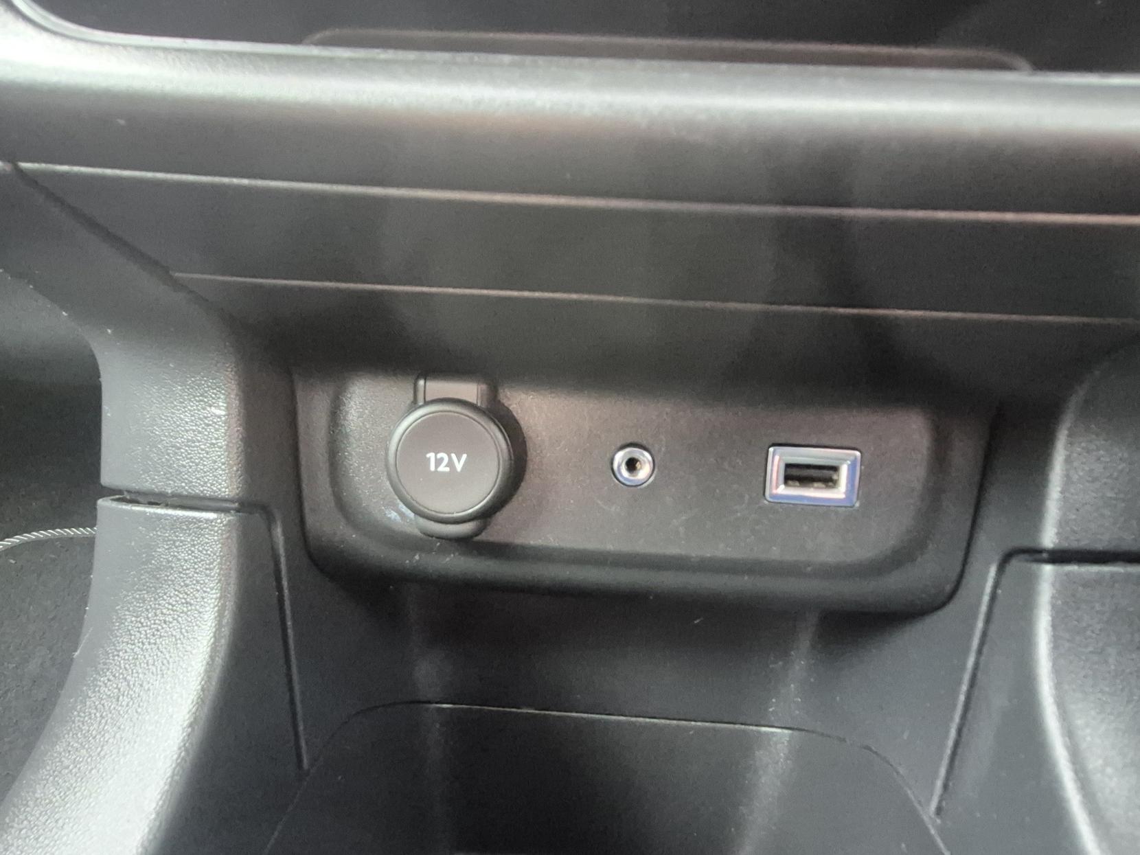 Citroen C3 1.2 PureTech Flair Hatchback 5dr Petrol Manual Euro 6 (82 ps)