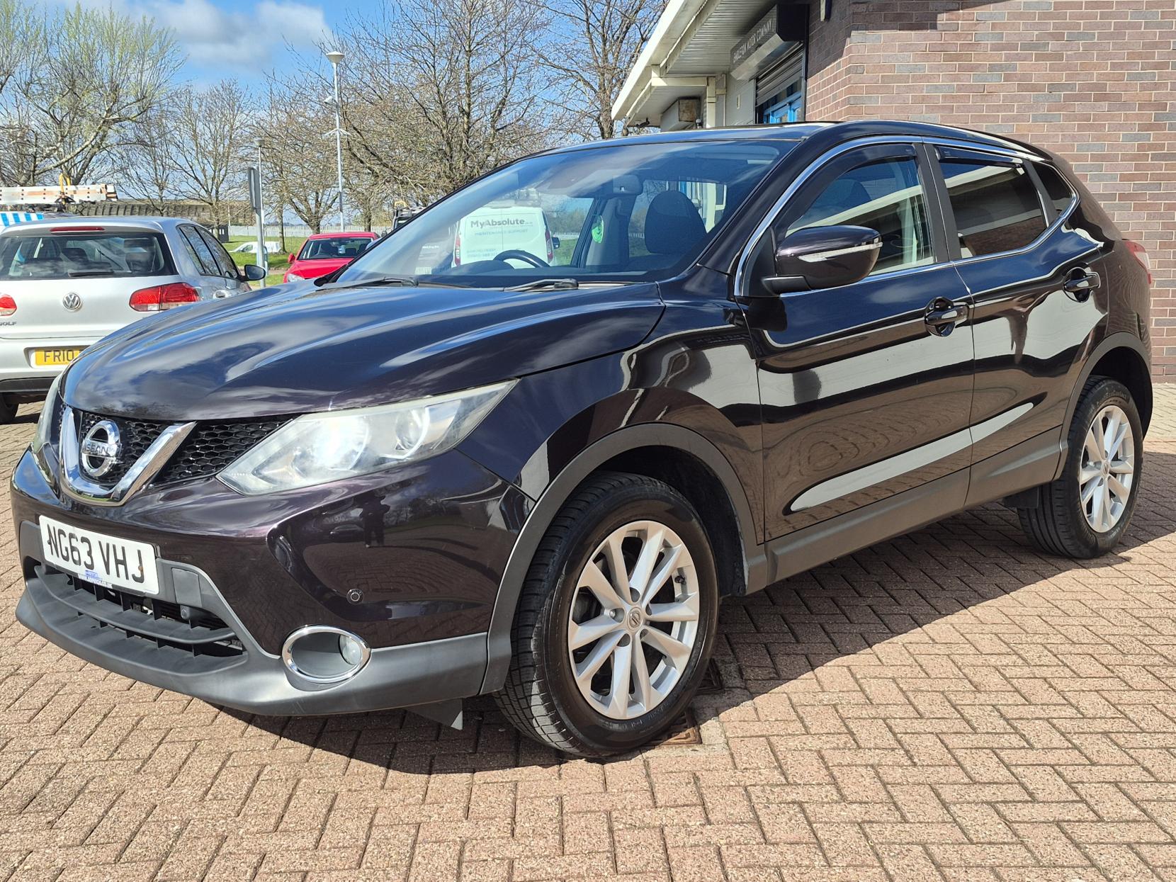 Nissan Qashqai 1.2 DIG-T Acenta Premium SUV 5dr Petrol Manual 2WD Euro 5 (s/s) (115 ps)