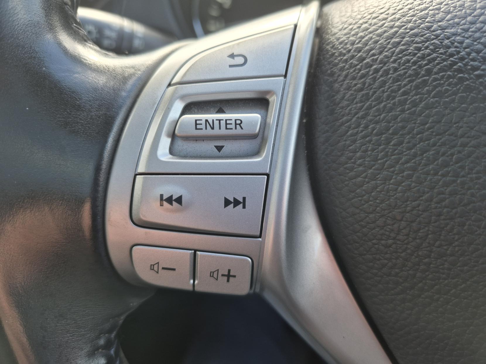 Nissan Qashqai 1.2 DIG-T Acenta Premium SUV 5dr Petrol Manual 2WD Euro 5 (s/s) (115 ps)