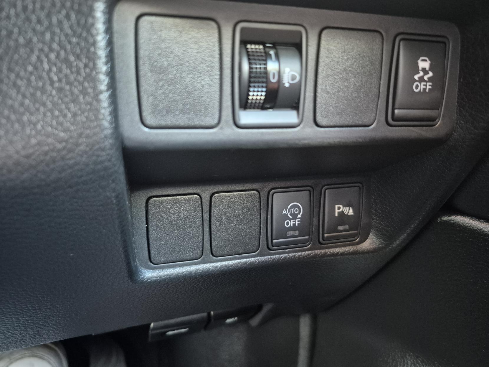 Nissan Qashqai 1.2 DIG-T Acenta Premium SUV 5dr Petrol Manual 2WD Euro 5 (s/s) (115 ps)