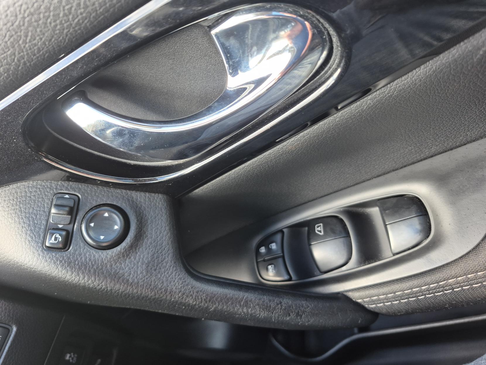 Nissan Qashqai 1.2 DIG-T Acenta Premium SUV 5dr Petrol Manual 2WD Euro 5 (s/s) (115 ps)