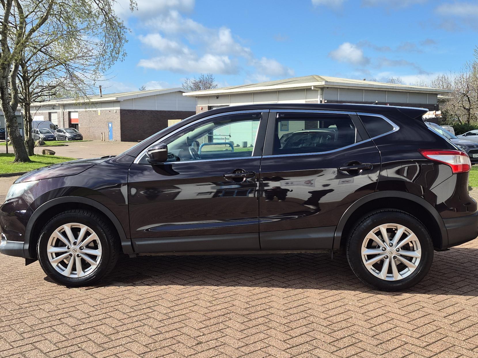 Nissan Qashqai 1.2 DIG-T Acenta Premium SUV 5dr Petrol Manual 2WD Euro 5 (s/s) (115 ps)