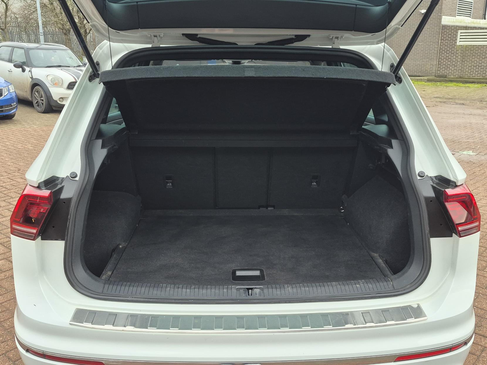 Volkswagen Tiguan 2.0 TDI R-Line SUV 5dr Diesel Manual Euro 6 (s/s) (150 ps)