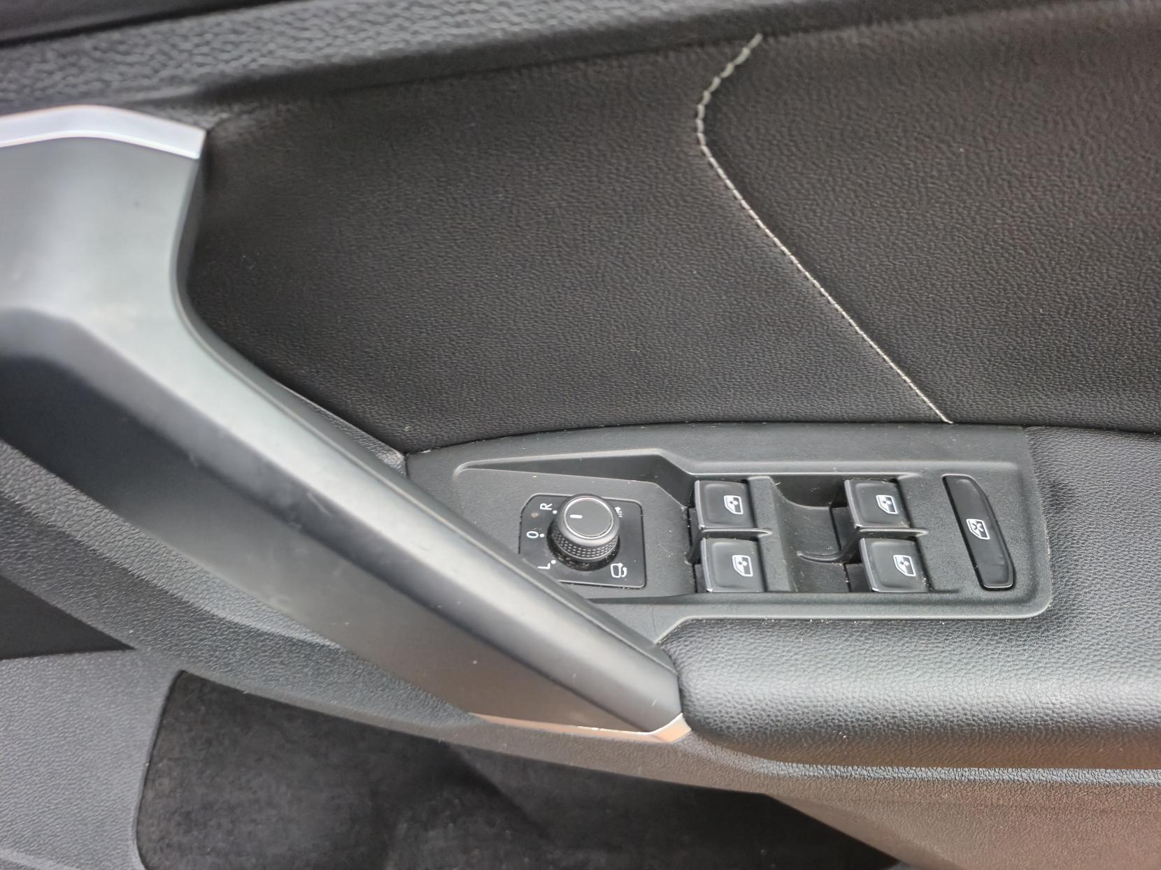 Volkswagen Tiguan 2.0 TDI R-Line SUV 5dr Diesel Manual Euro 6 (s/s) (150 ps)