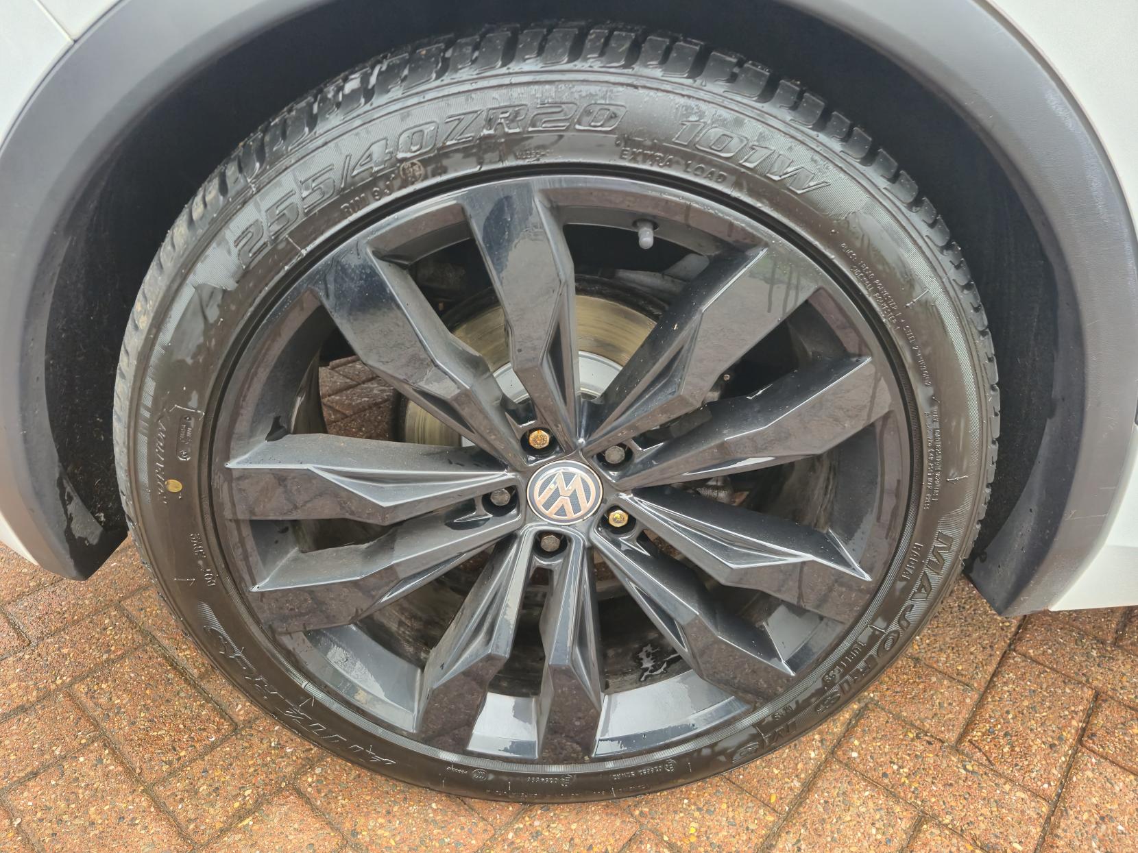 Volkswagen Tiguan 2.0 TDI R-Line SUV 5dr Diesel Manual Euro 6 (s/s) (150 ps)