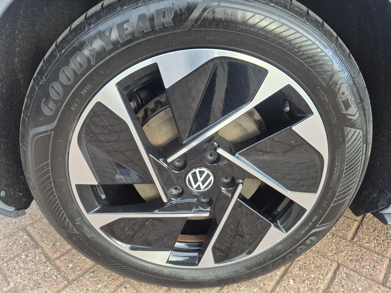 Volkswagen ID.3 Pro Performance 58kWh Family Hatchback 5dr Electric Auto (204 ps)