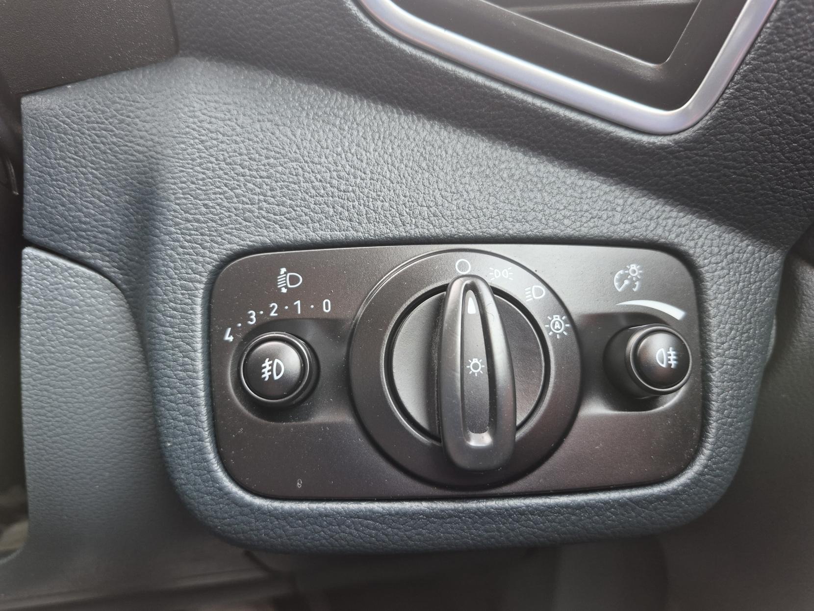 Ford C-Max 1.6 TDCi Titanium MPV 5dr Diesel Manual Euro 5 (115 ps)