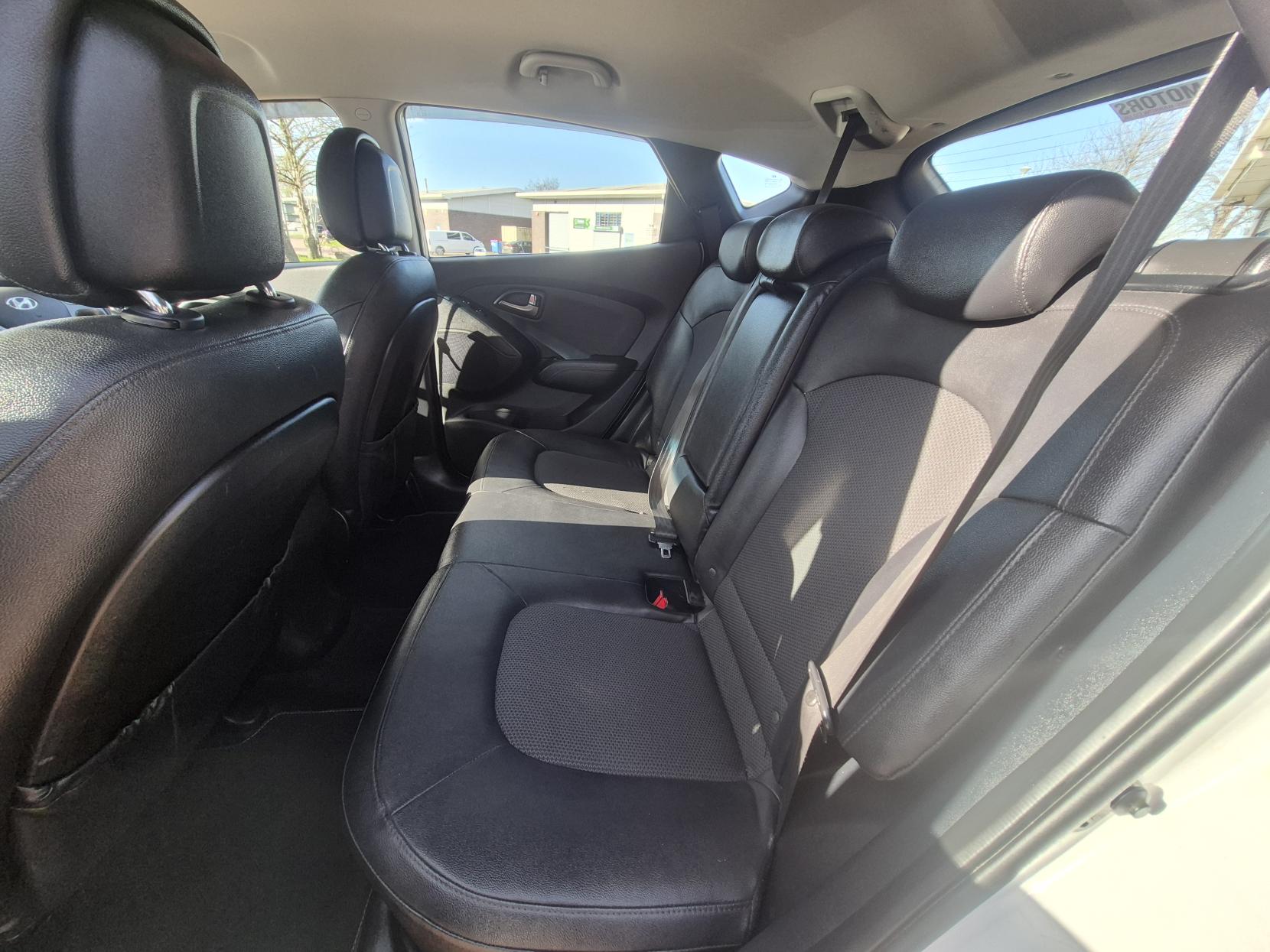 Hyundai ix35 1.7 CRDi SE SUV 5dr Diesel Manual Euro 5 (s/s) (Nav) (115 ps)