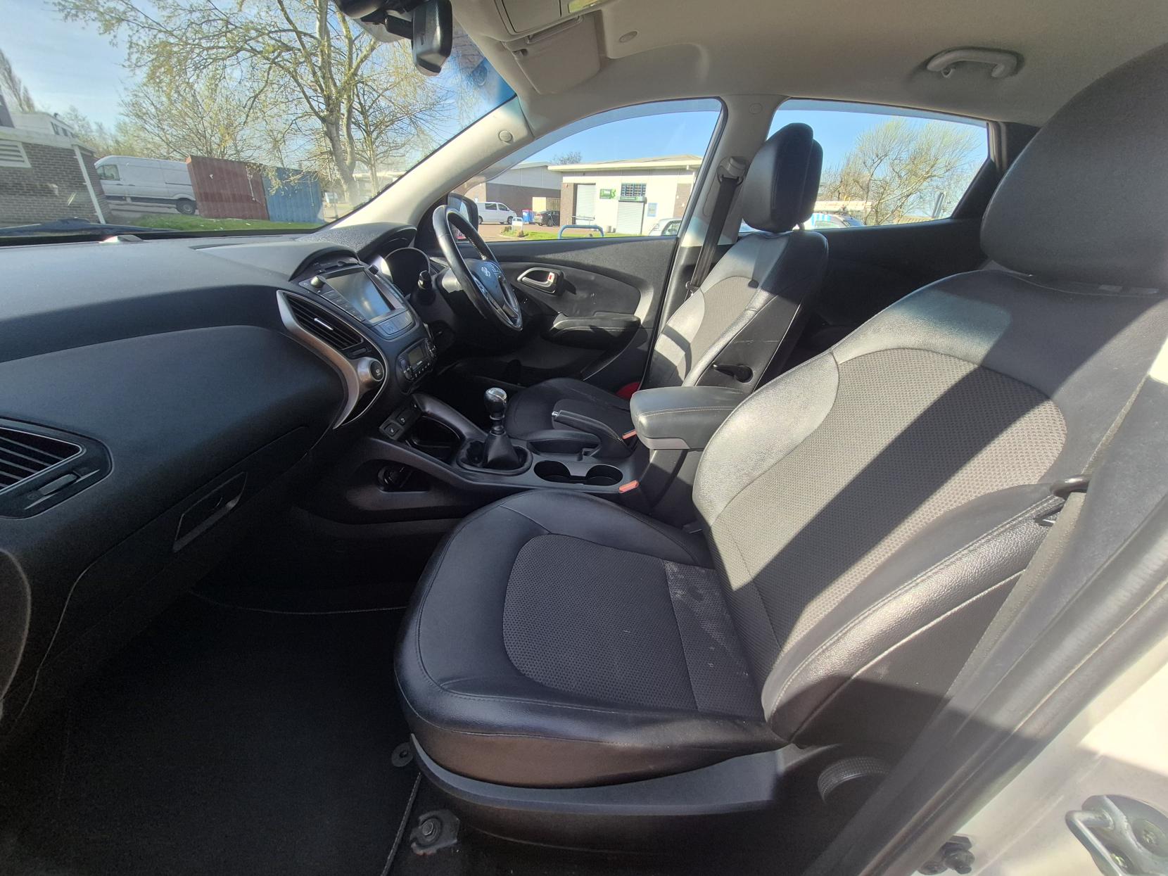 Hyundai ix35 1.7 CRDi SE SUV 5dr Diesel Manual Euro 5 (s/s) (Nav) (115 ps)