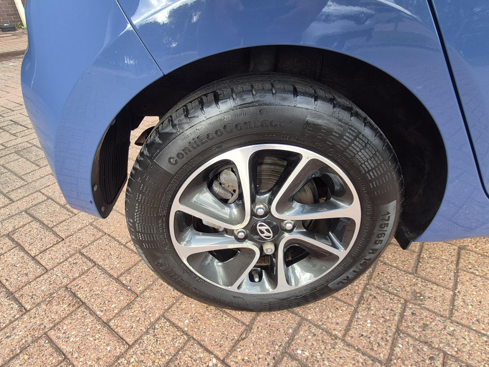 Hyundai i10 1.0 Premium Hatchback 5dr Petrol Manual Euro 6 (66 ps)