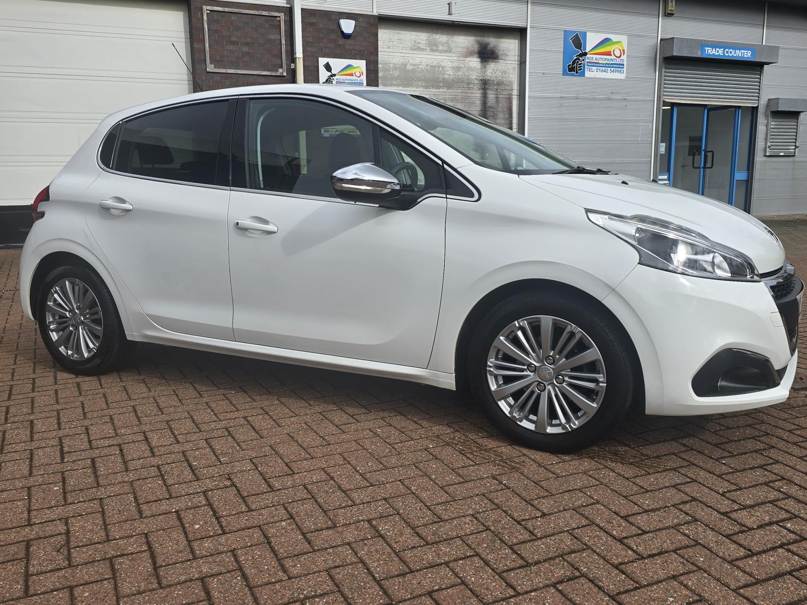 Peugeot 208 1.2 PureTech Allure Hatchback 5dr Petrol Manual Euro 6 (82 ps)