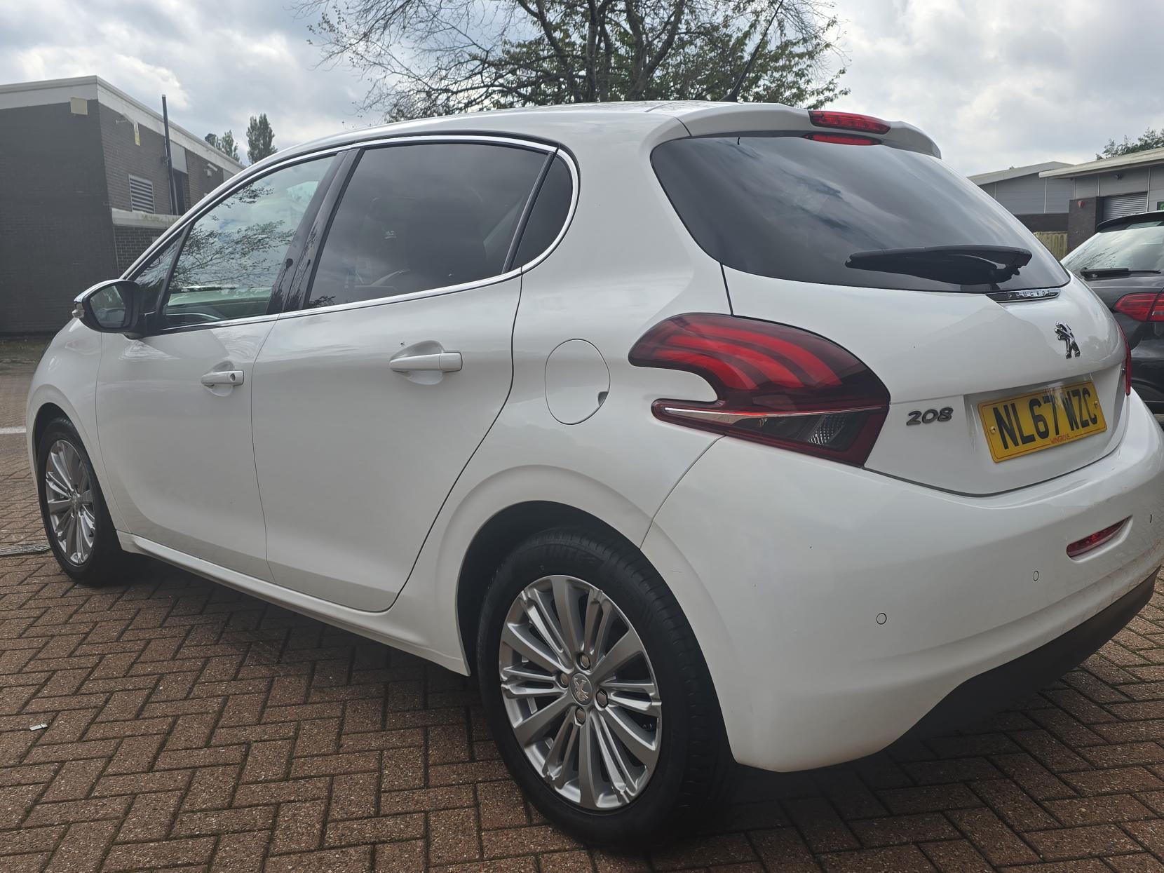 Peugeot 208 1.2 PureTech Allure Hatchback 5dr Petrol Manual Euro 6 (82 ps)